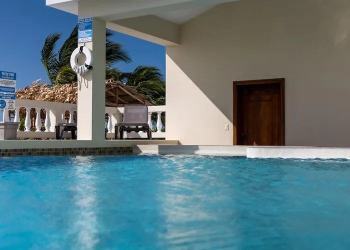 Aparthotel Ocean's Edge Belize 4*