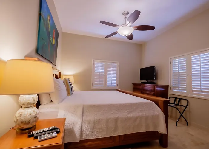 Ocean's Edge Belize Aparthotel 4*